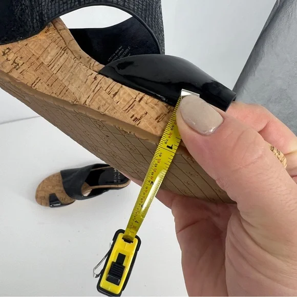 Donald Pliner Black Wedge Sandals Gretta - Picture 14 of 14